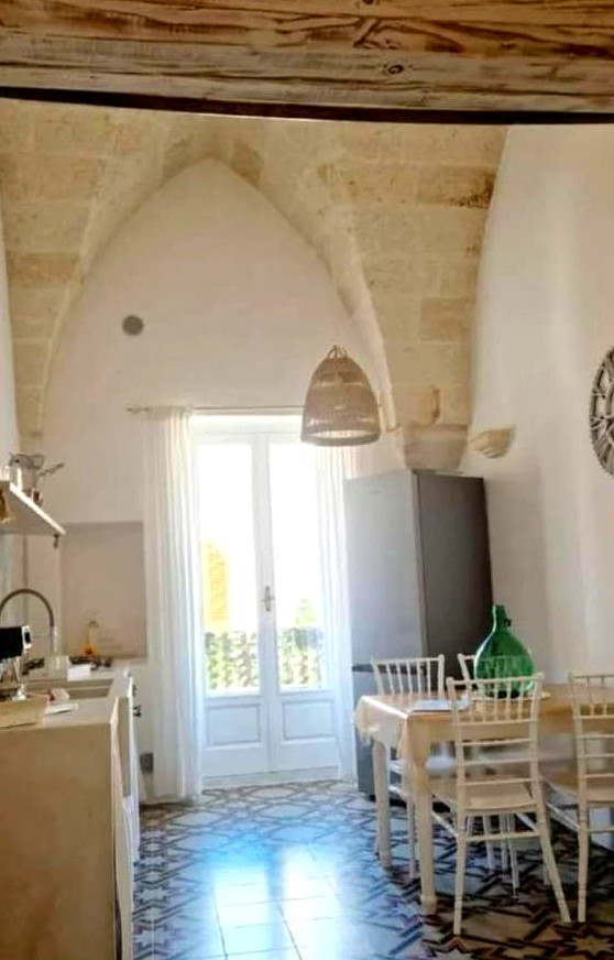 Sala da pranzo con arco